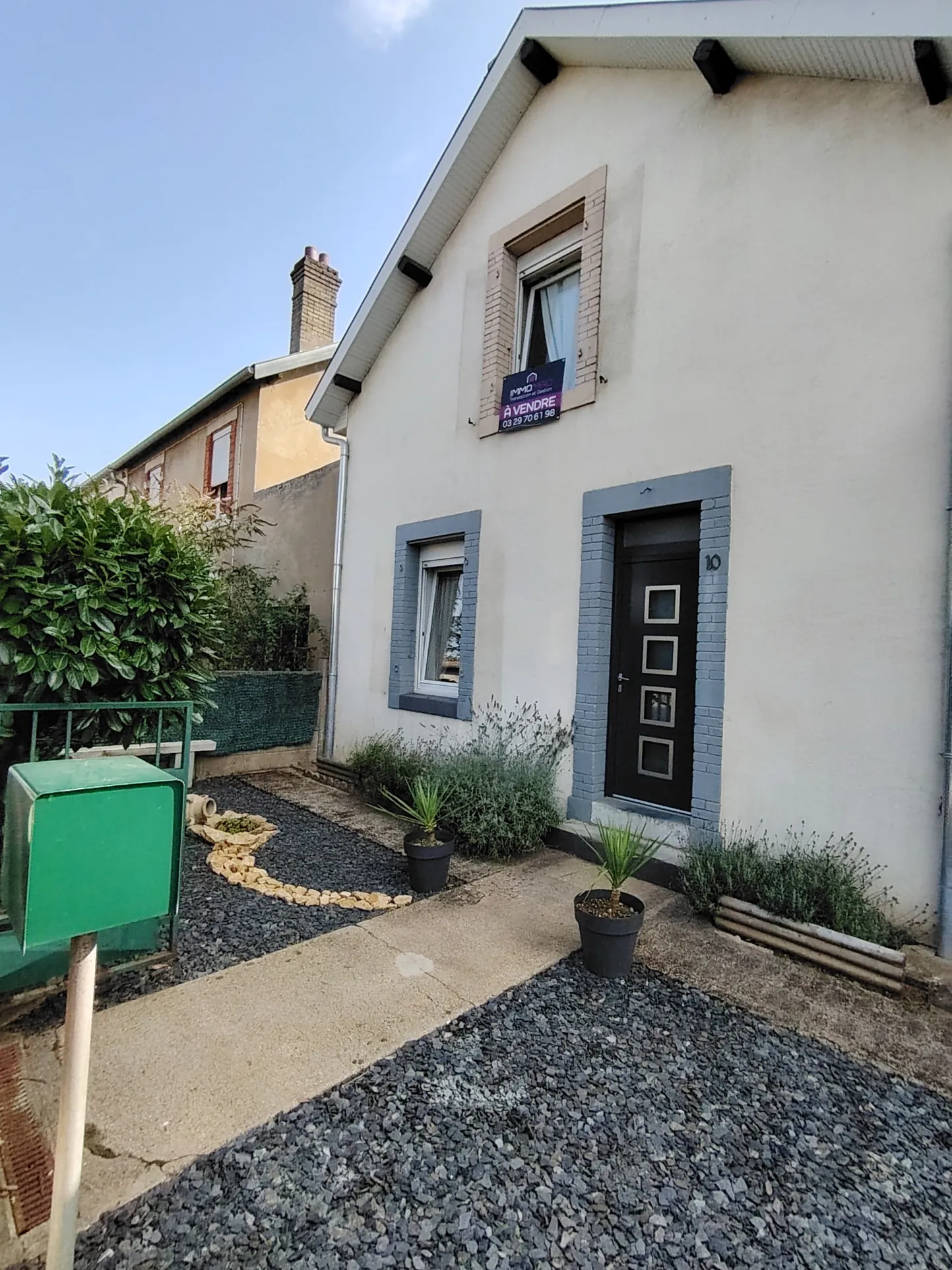 Charmante maison rénovée à Briey avec garage, terrasse et jardin proche du plan d'eau 