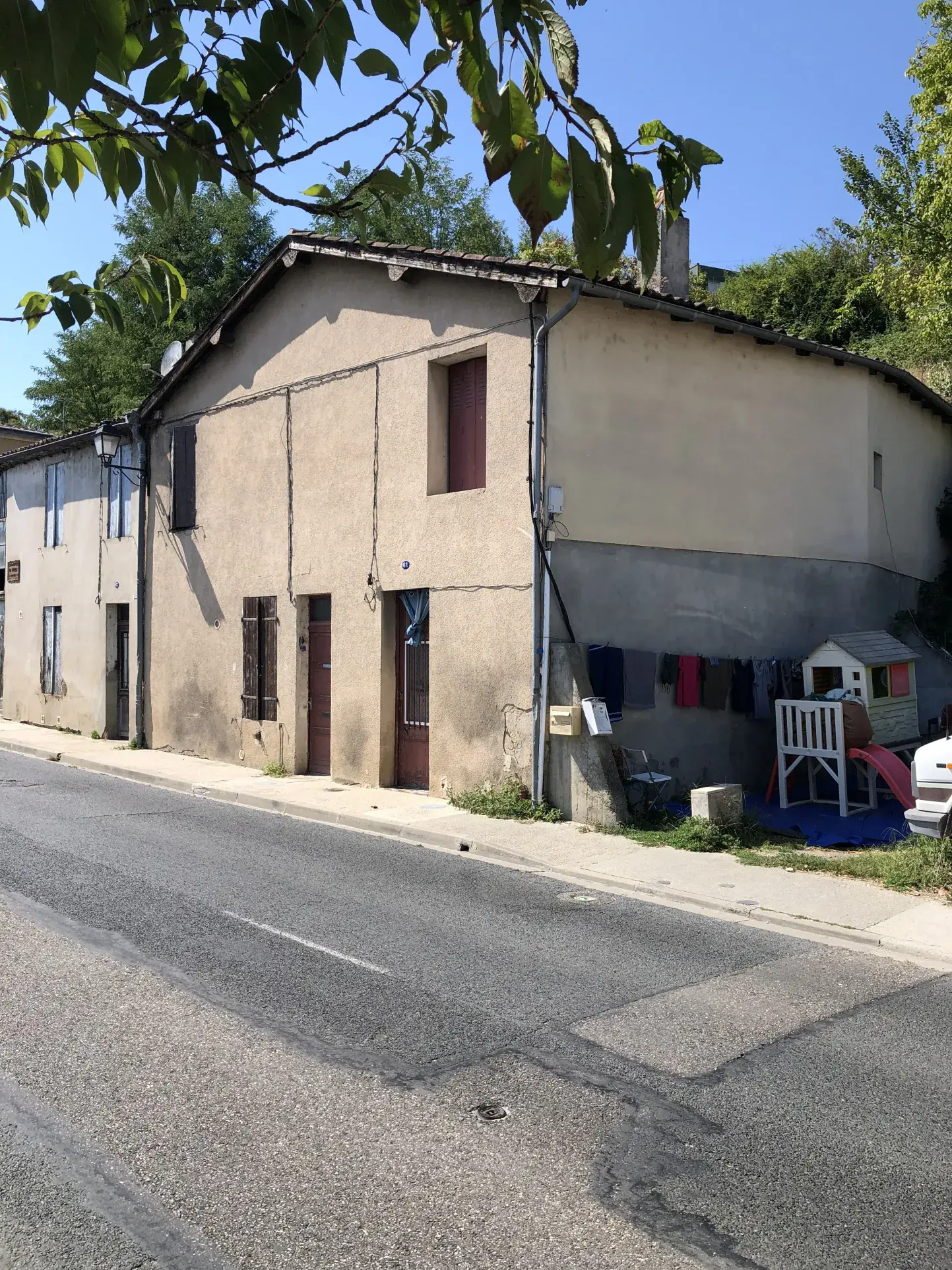 Investissement immobilier à La Réole : deux maisons à rénover et terrain, idéal pour investisseurs 