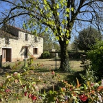 Charmante maison en pierre avec dépendances à Thire, 85210