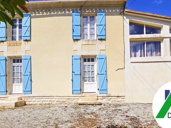 Maison en pierre avec grand jardin et dépendances à Saint Georges de Rex
