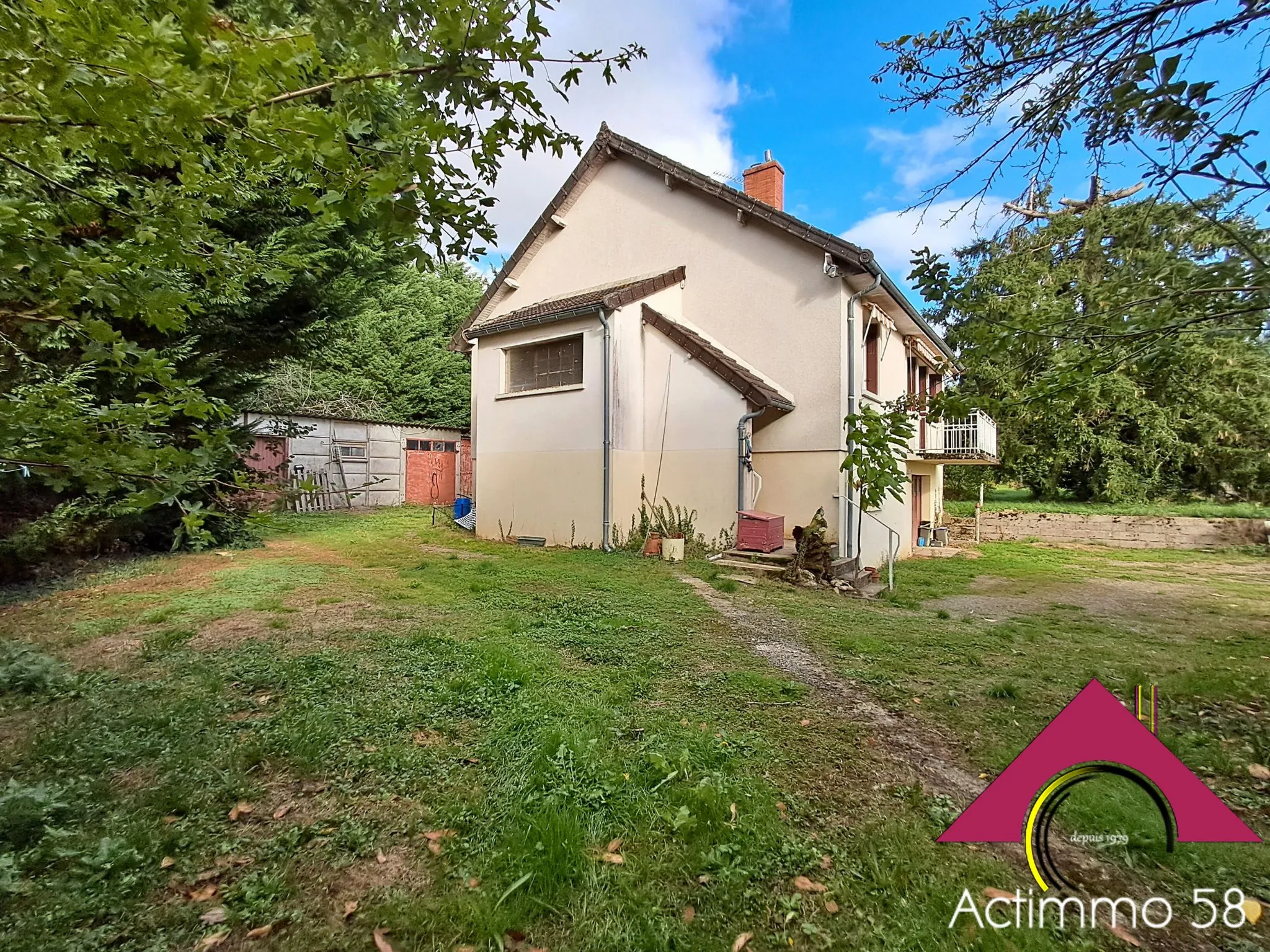 À vendre pavillon avec sous-sol, jardin clôturé et garage à Ourouer les Bourdelins 