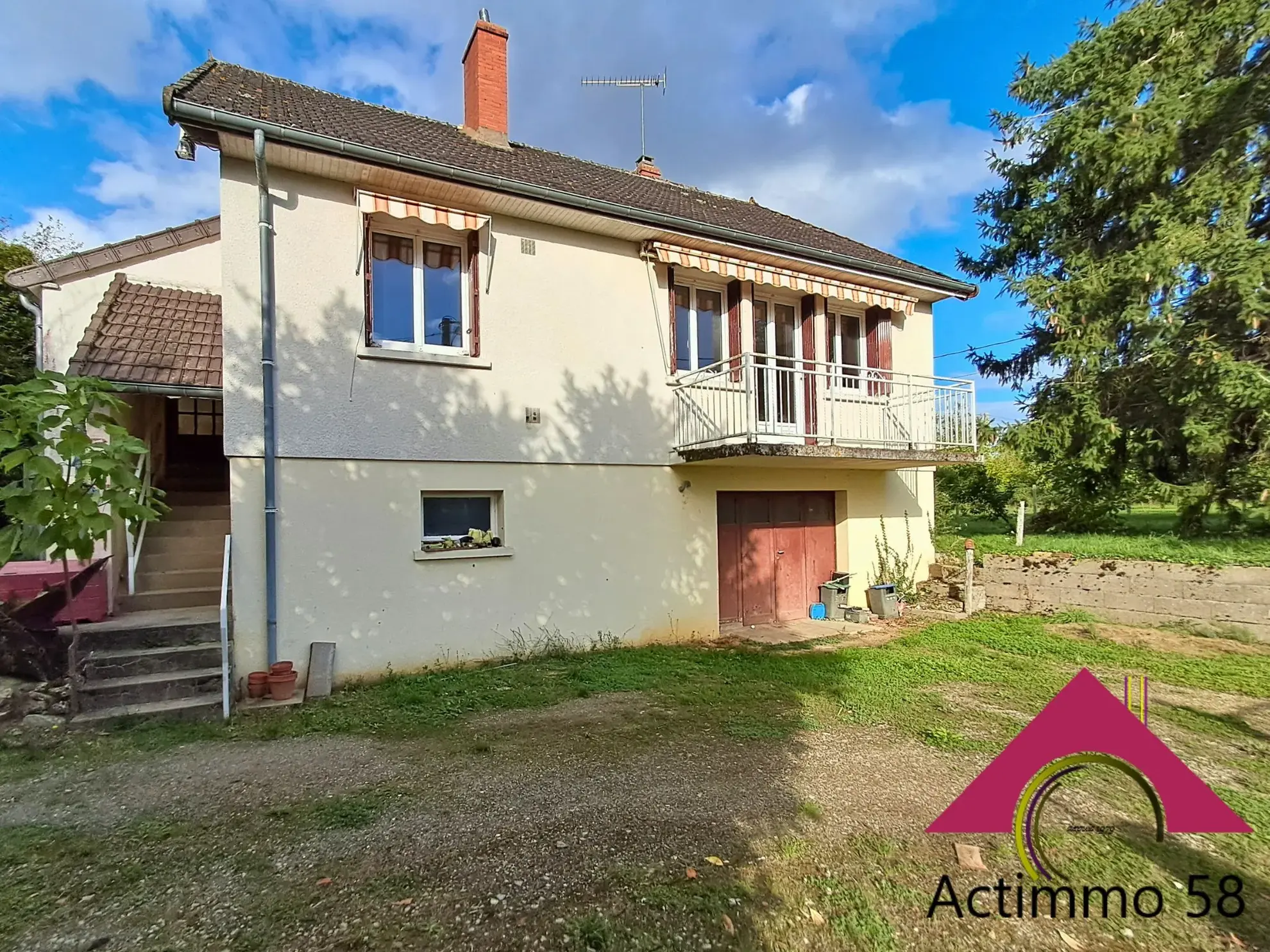 À vendre pavillon avec sous-sol, jardin clôturé et garage à Ourouer les Bourdelins 