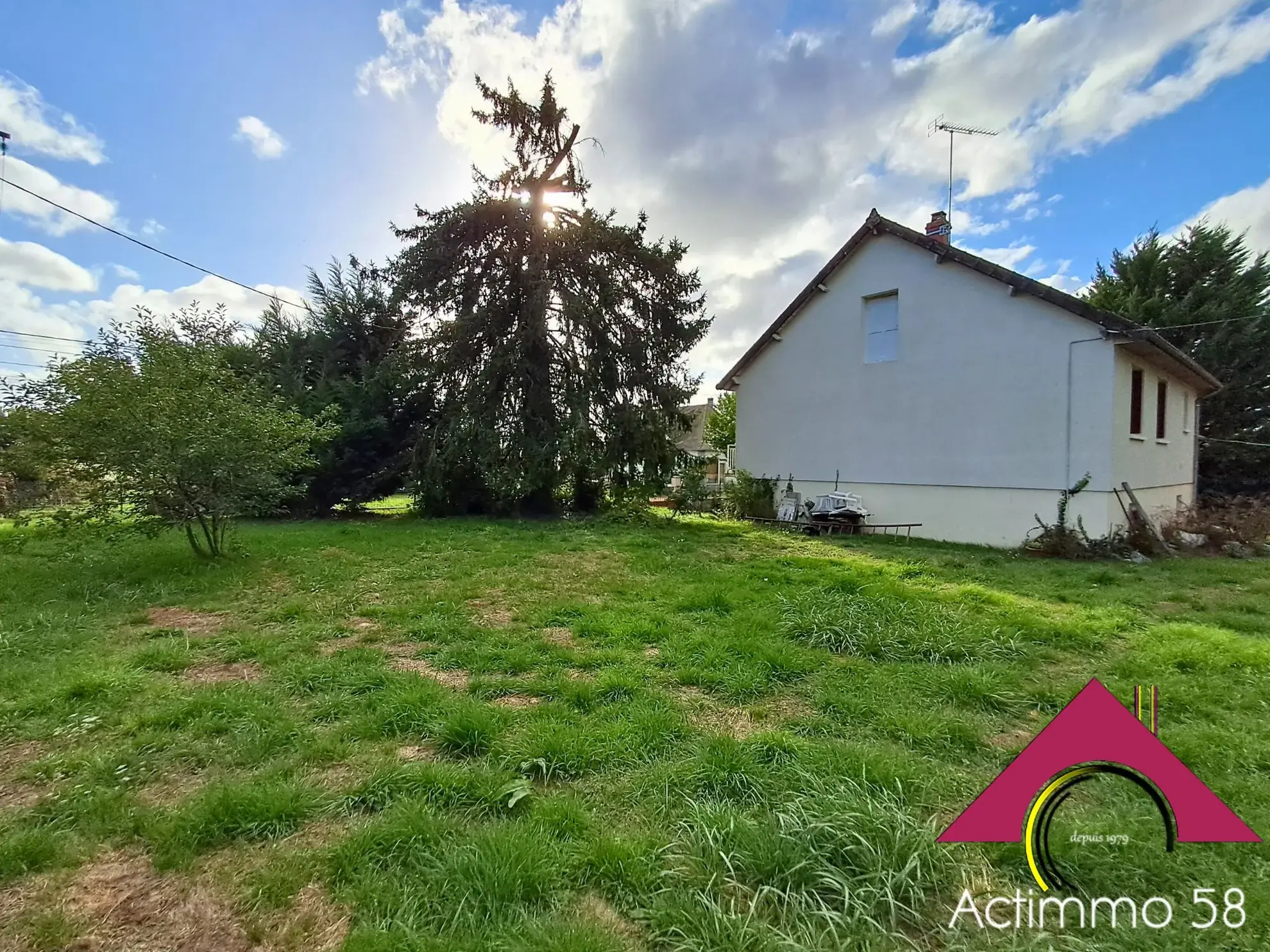 À vendre pavillon avec sous-sol, jardin clôturé et garage à Ourouer les Bourdelins 