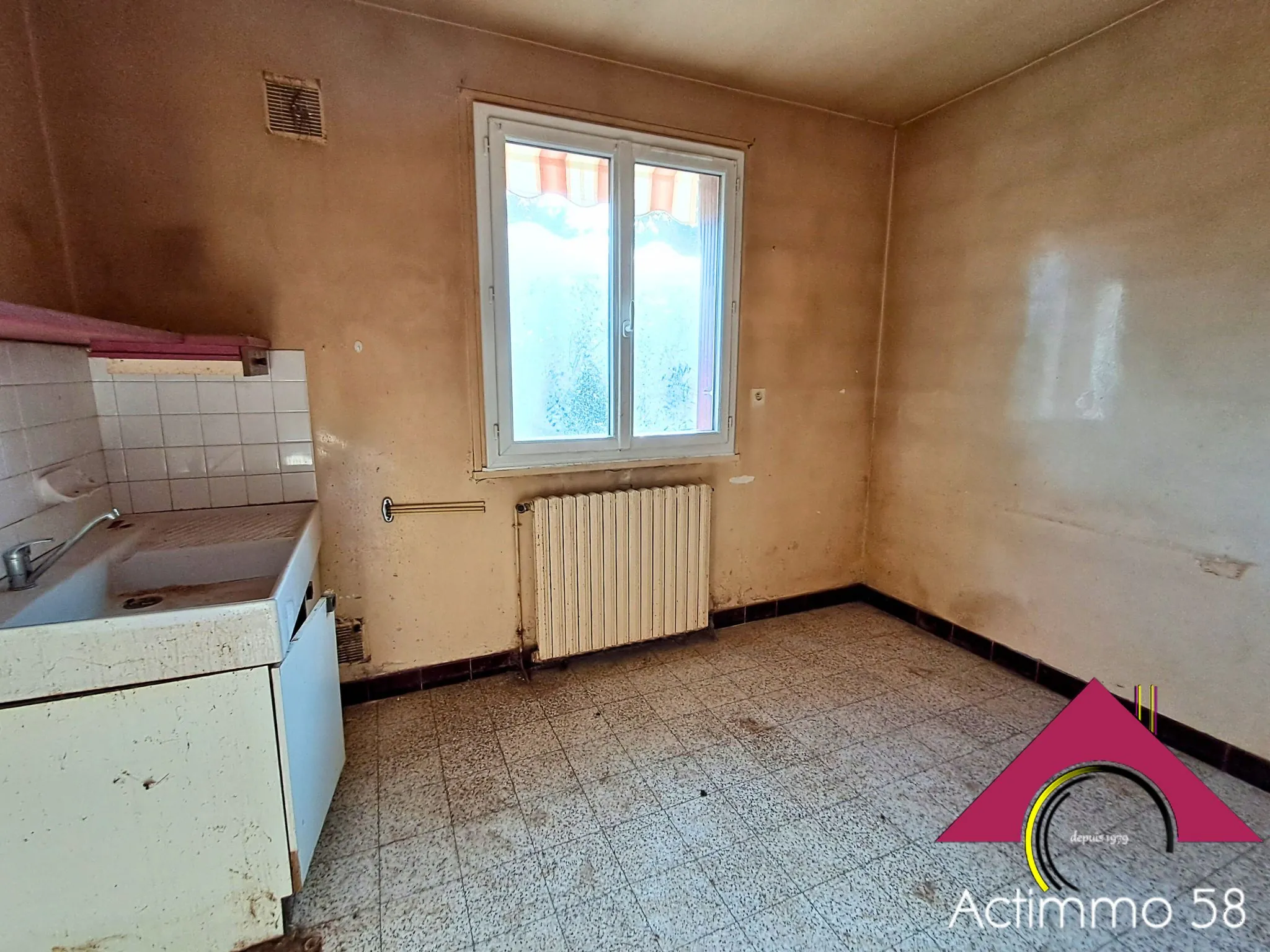 À vendre pavillon avec sous-sol, jardin clôturé et garage à Ourouer les Bourdelins 