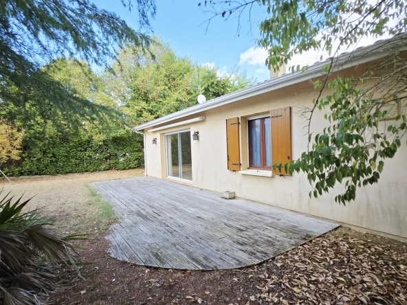 Maison de plain-pied à Vayres de 105 m² avec jardin et garage