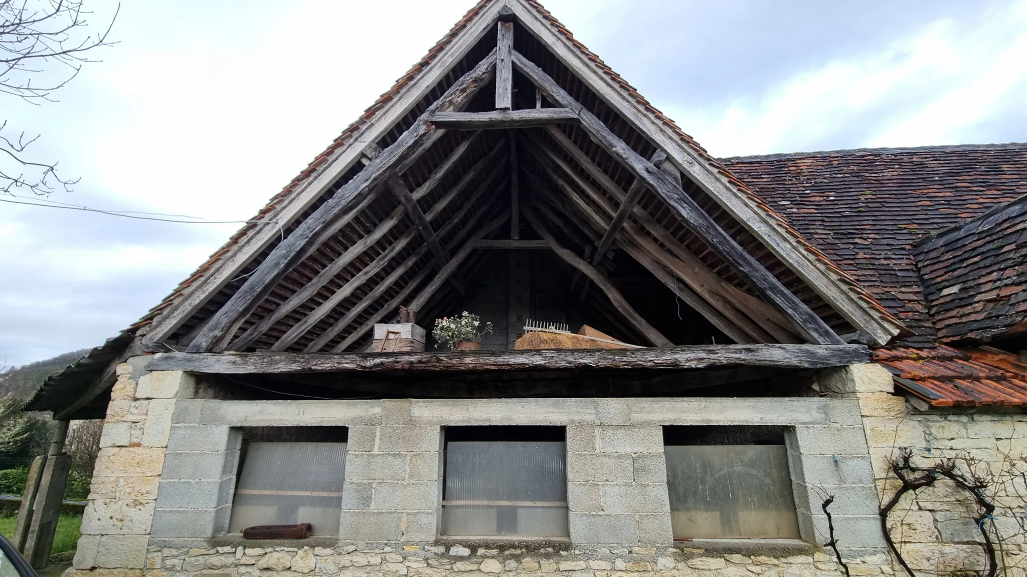 Bel ensemble immobilier en pierre avec terrain à Cahors - Fort potentiel 
