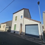 Maison de ville à Vichy avec 3 chambres, garage et jardin à rénover