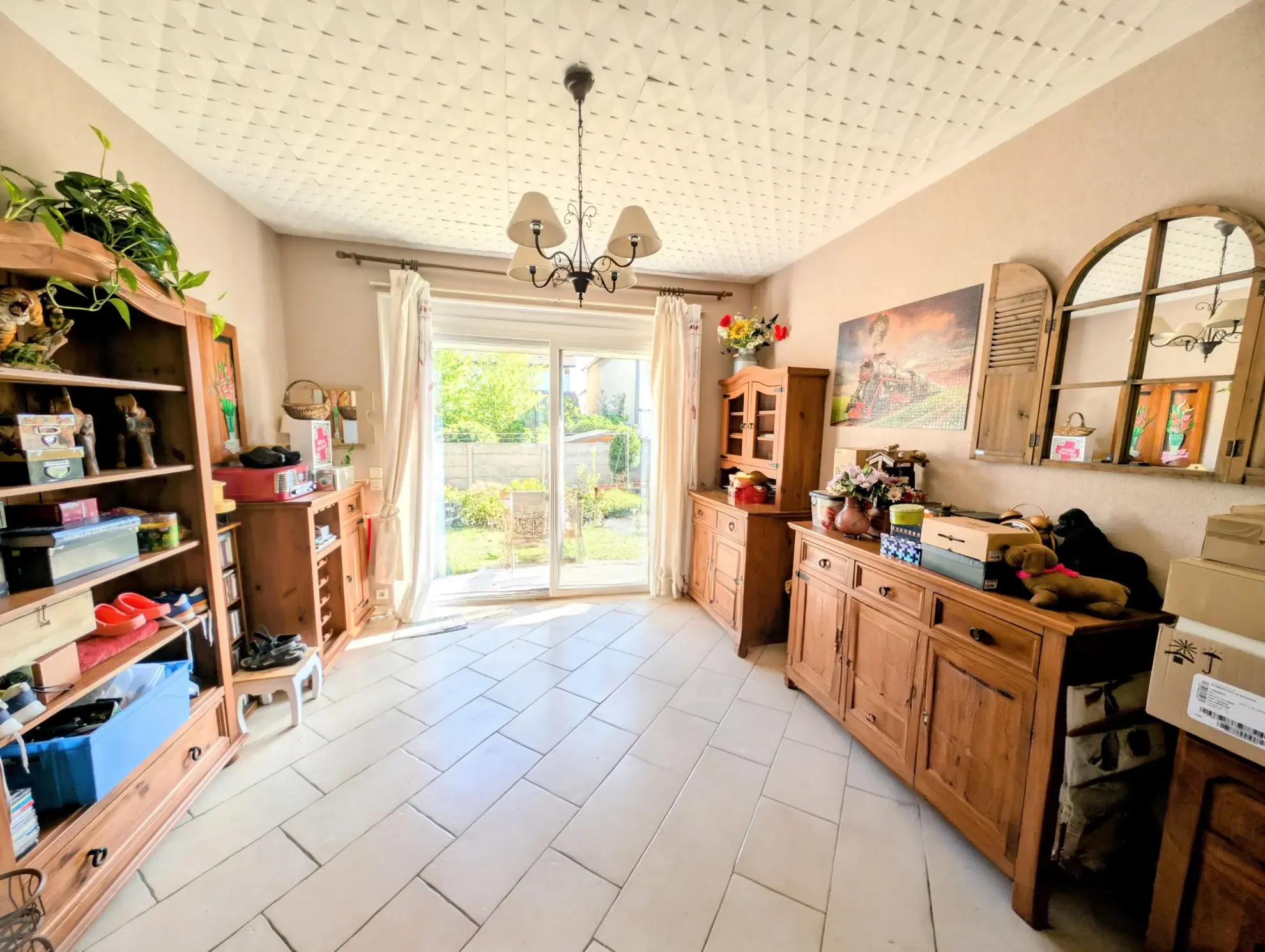 Maison traditionnelle de 1930 à Sainte-Savine avec jardin et ateliers - 106 m² 