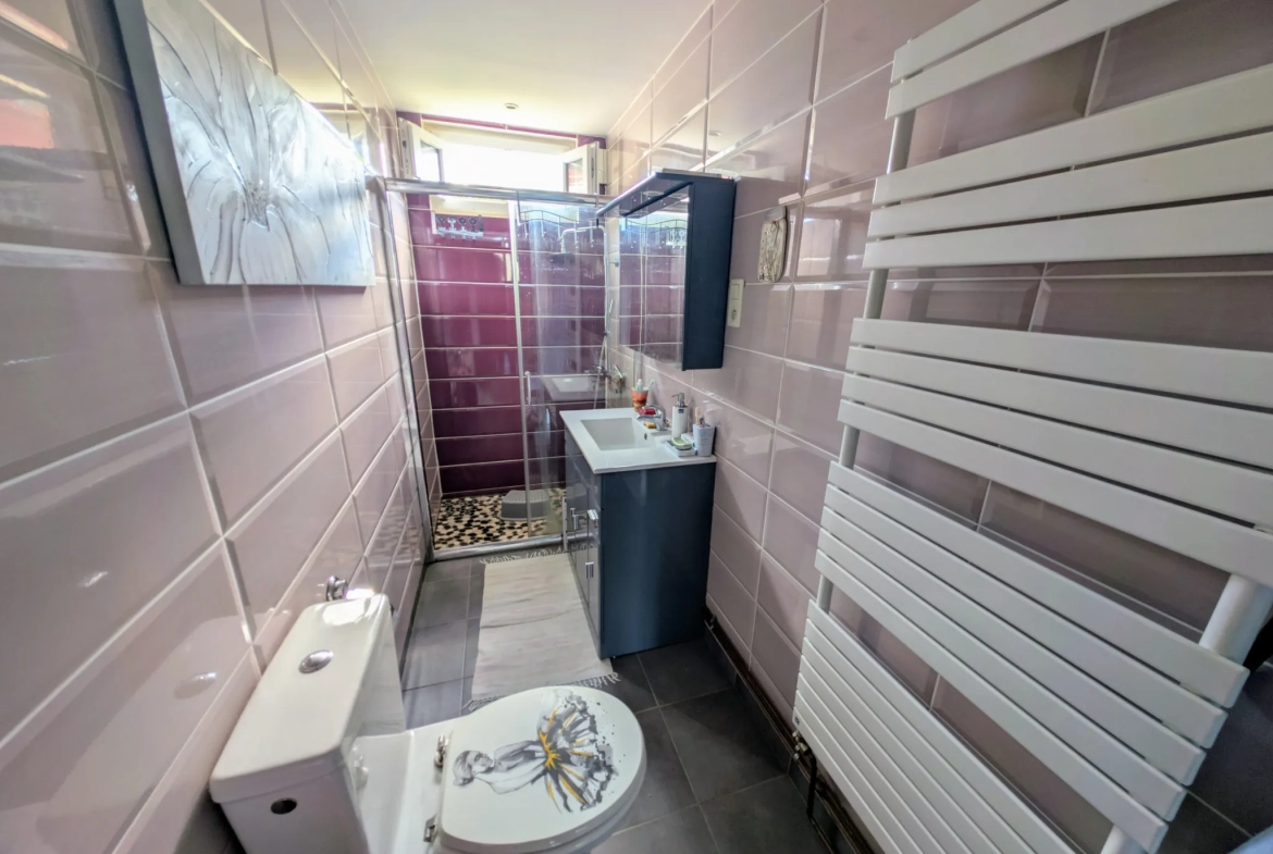 Maison traditionnelle de 1930 à Sainte-Savine avec jardin et ateliers - 106 m² 