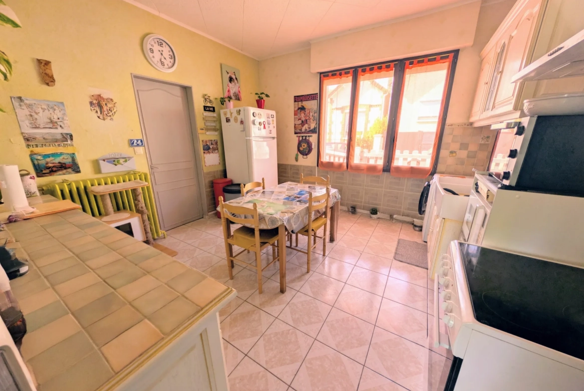 Maison traditionnelle de 1930 à Sainte-Savine avec jardin et ateliers - 106 m² 