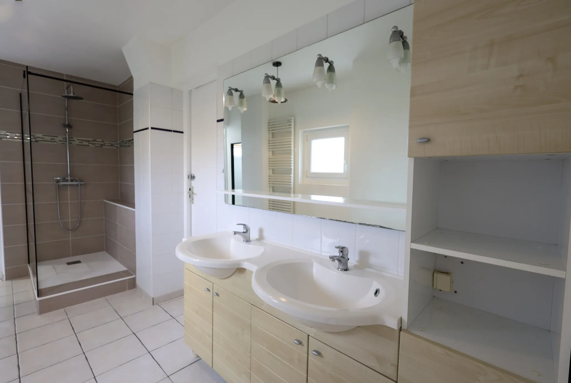 Appartement avec jardin à Saintry-sur-Seine - 83m² dans maison divisée 
