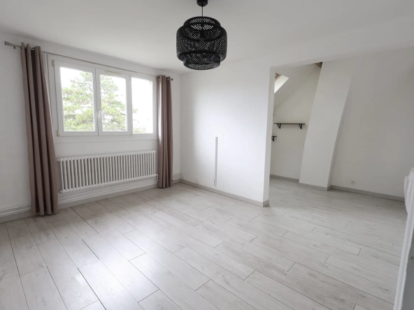 Appartement avec jardin à Saintry-sur-Seine - 83m² dans maison divisée