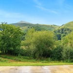 Grande parcelle de terrain constructible à Hasparren avec aménagements