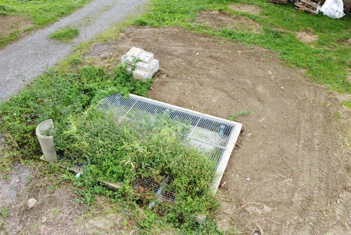 Grande parcelle de terrain constructible à Hasparren avec aménagements 