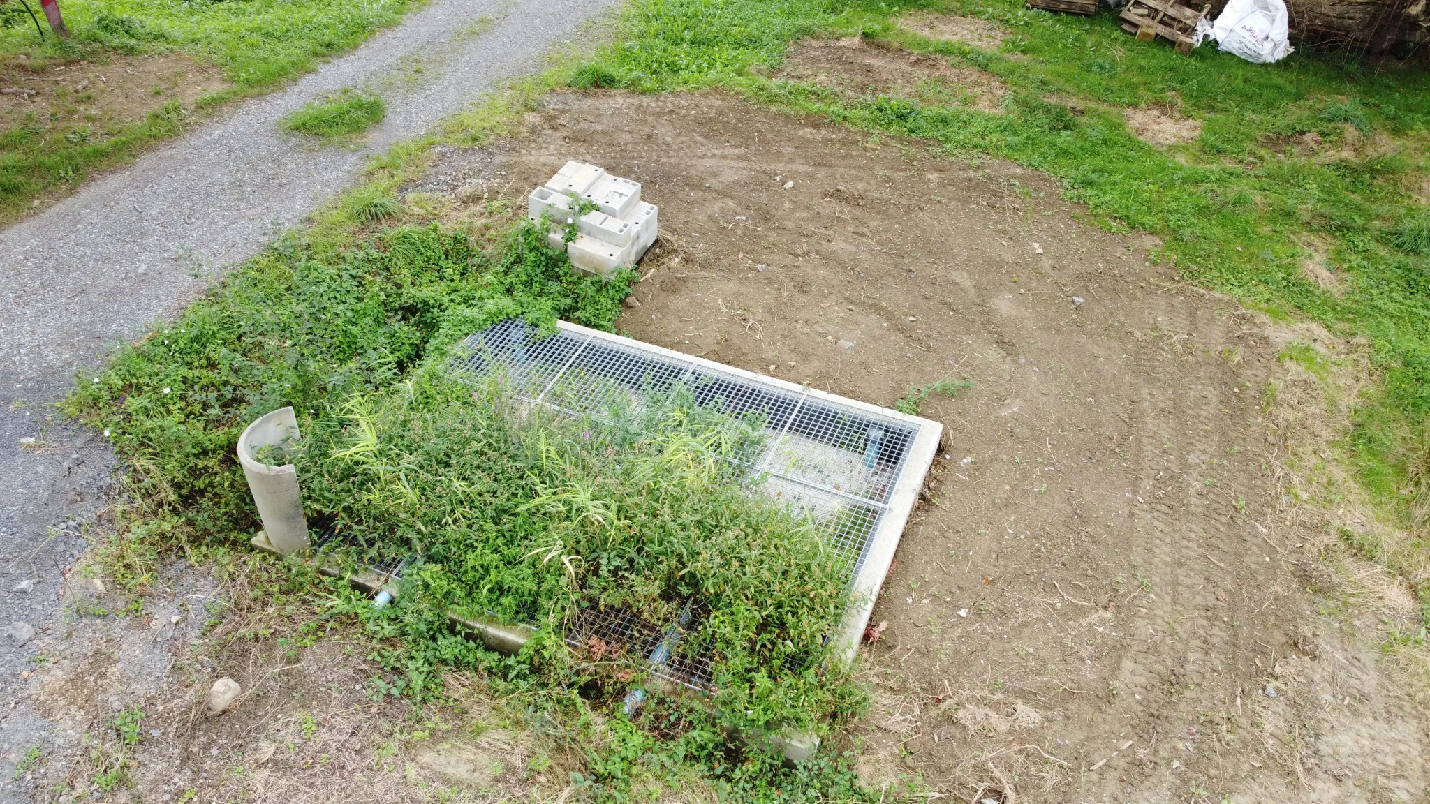 Grande parcelle de terrain constructible à Hasparren avec aménagements 