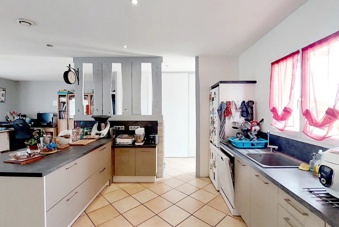 Maison de plain-pied avec piscine et garage proche La Réole - 110 m² 