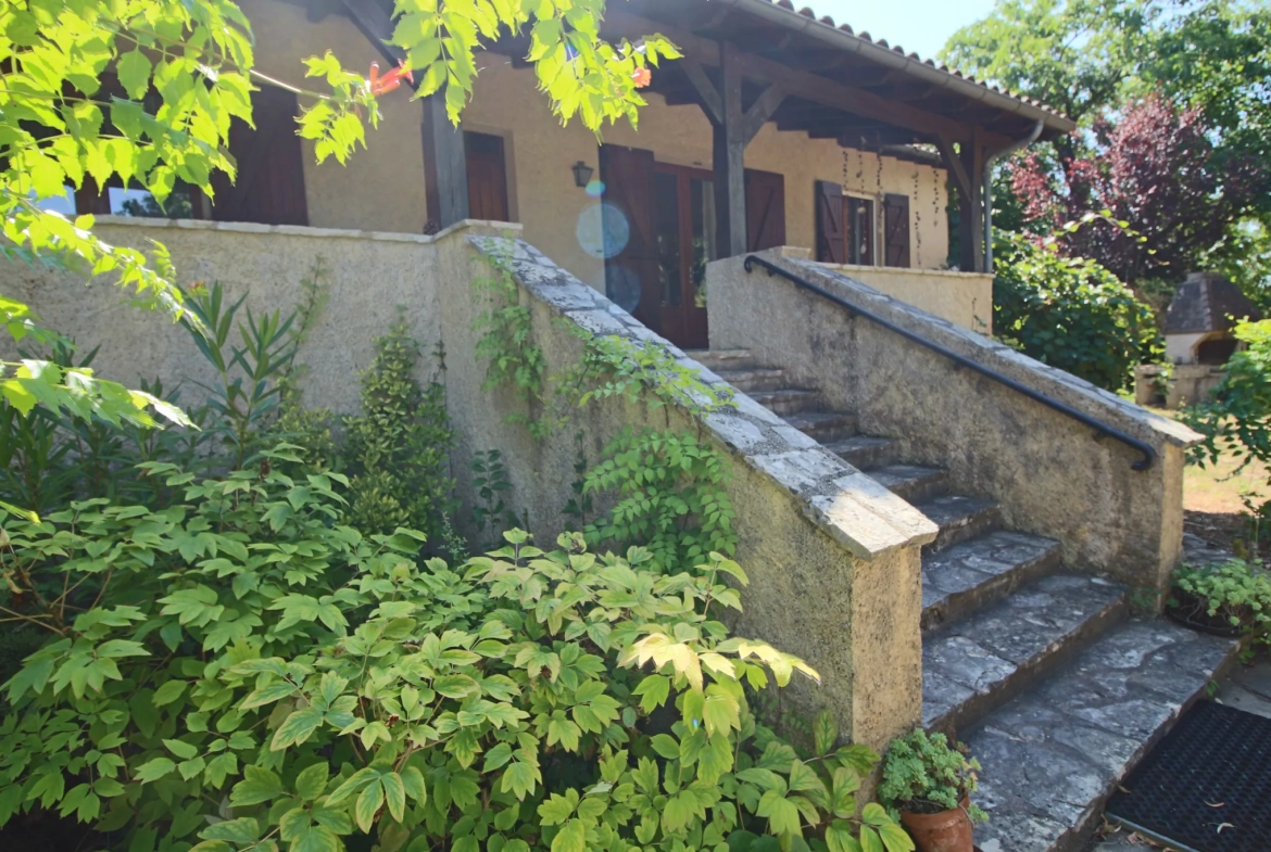 Belle maison contemporaine avec grand jardin proche de Puy-l'Évêque 