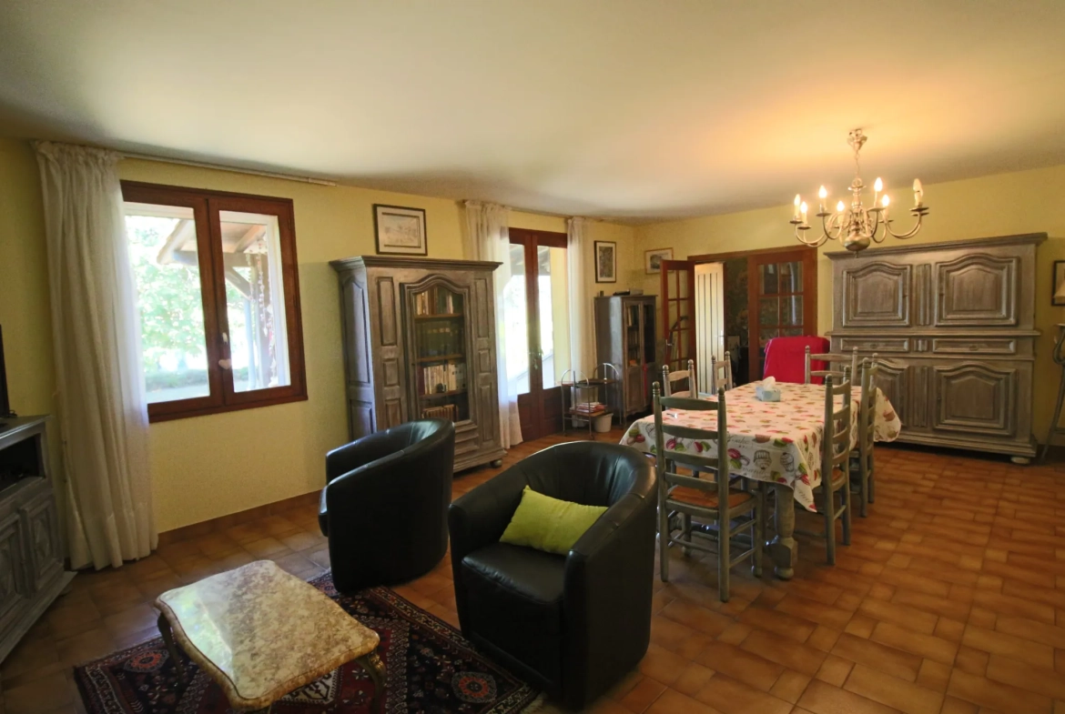 Belle maison contemporaine avec grand jardin proche de Puy-l'Évêque 