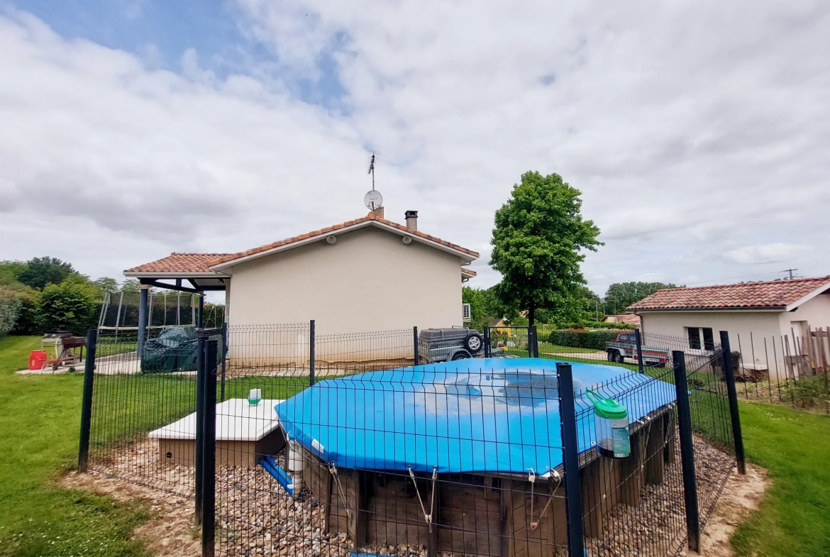 Maison de plain-pied avec piscine et garage proche La Réole - 110 m² 