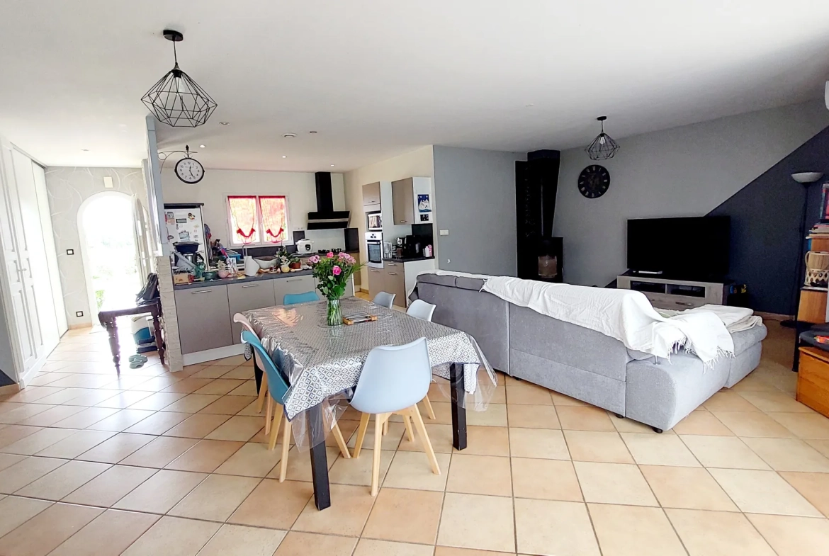 Maison de plain-pied avec piscine et garage proche La Réole - 110 m² 