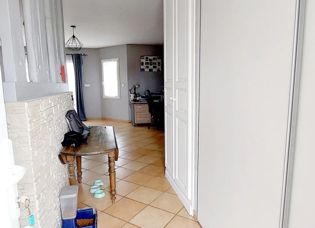 Maison de plain-pied avec piscine et garage proche La Réole - 110 m² 