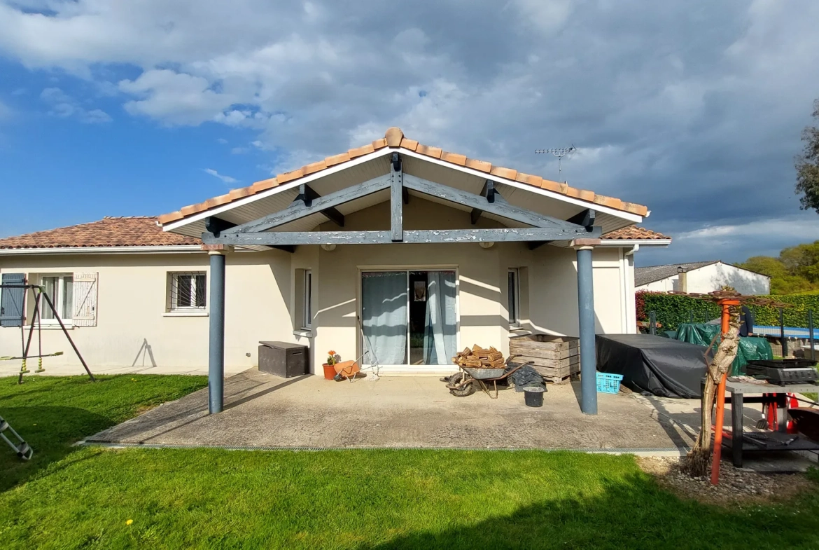 Maison de plain-pied avec piscine et garage proche La Réole - 110 m² 