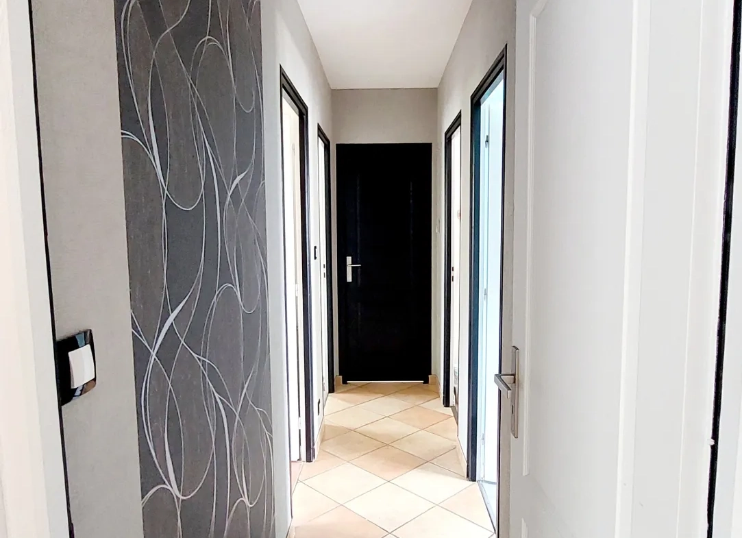 Maison de plain-pied avec piscine et garage proche La Réole - 110 m² 