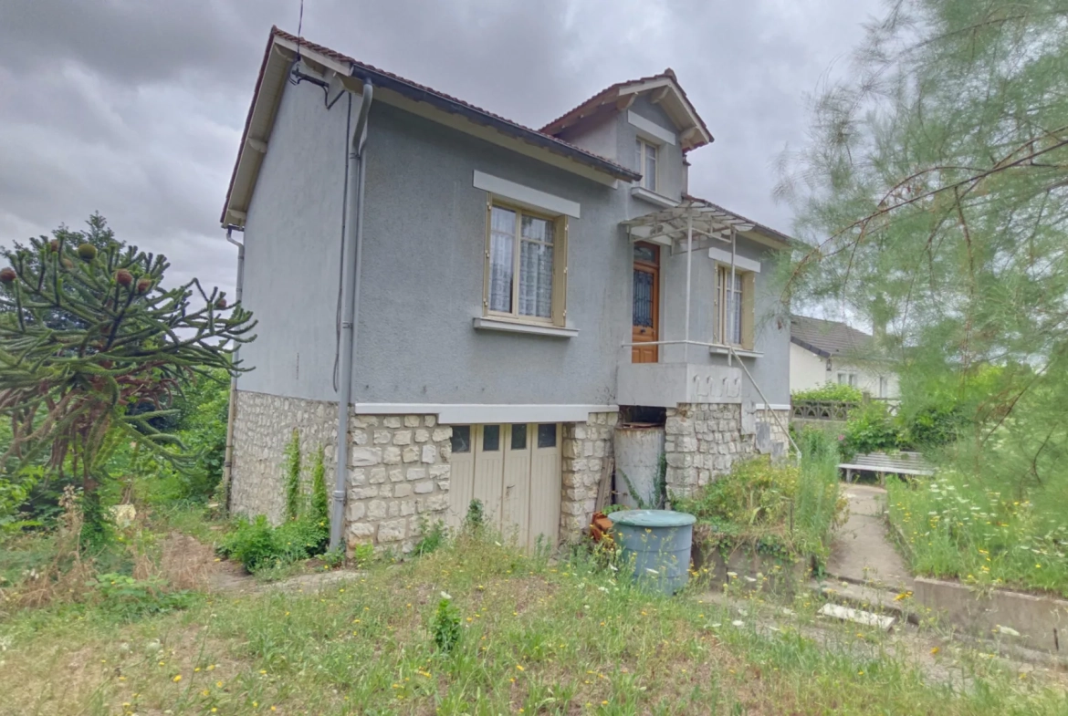 Maison indépendante à Auxerre avec sous-sol total sur terrain de 900 m² 