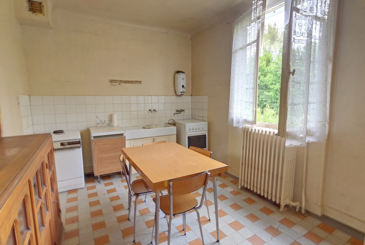 Maison indépendante à Auxerre avec sous-sol total sur terrain de 900 m² 