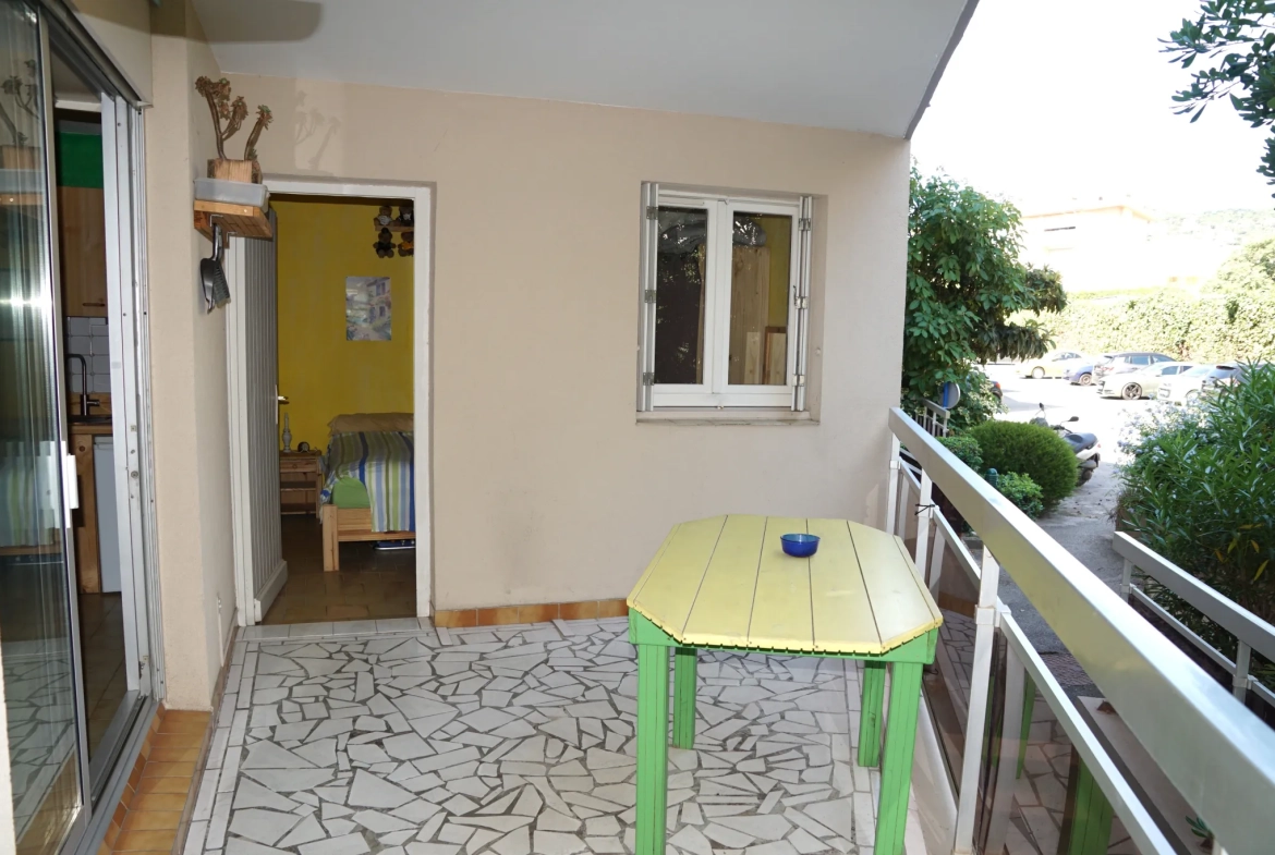 Appartement 2 pièces avec terrasse et garage à Cavalaire-sur-Mer 