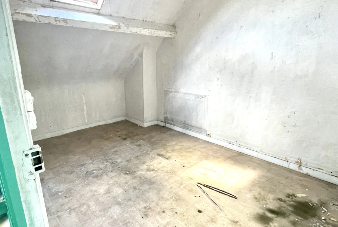 Immeuble à rénover en centre-ville de Saint Quentin - Opportunité d'investissement 
