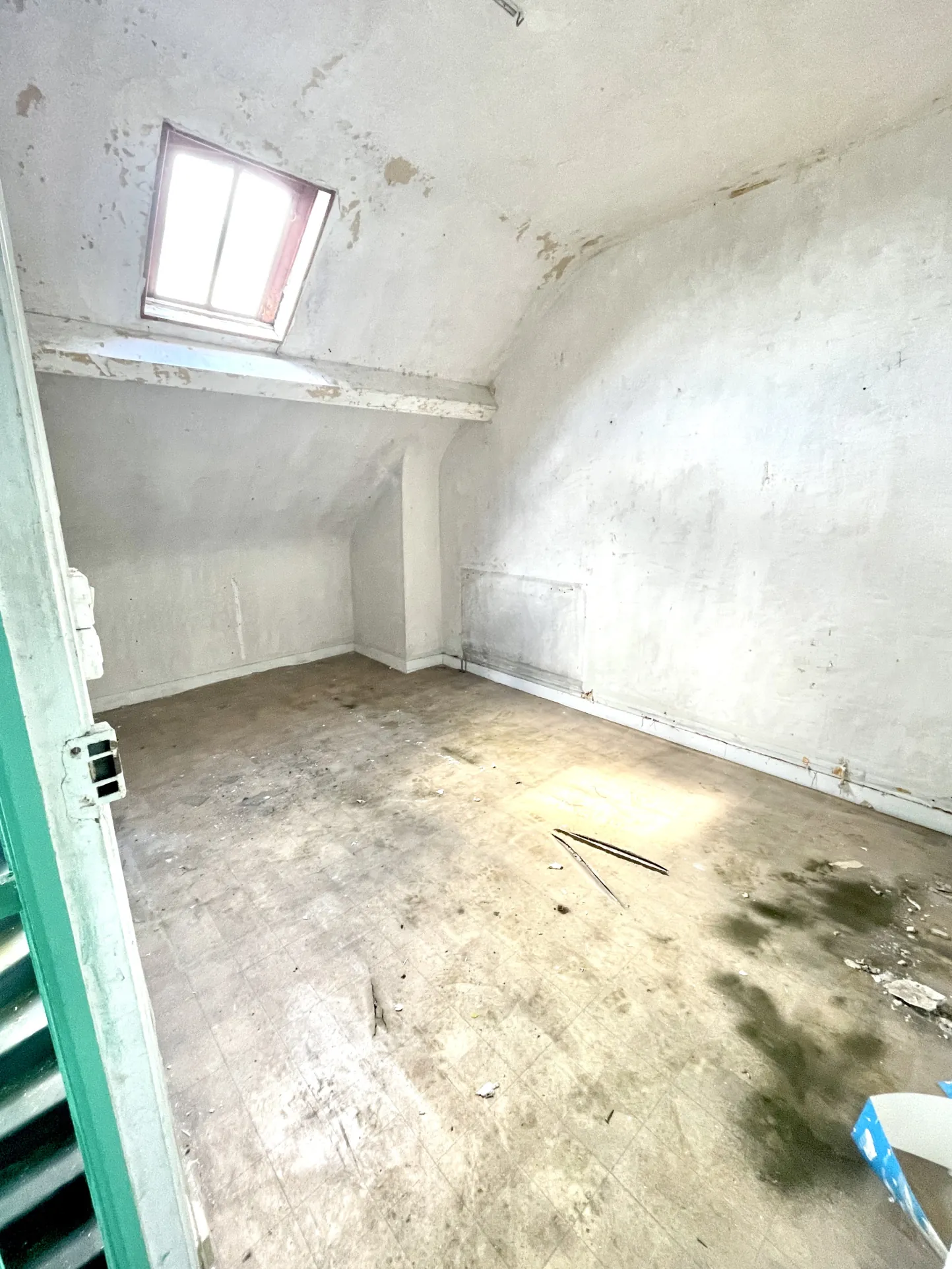 Immeuble à rénover en centre-ville de Saint Quentin - Opportunité d'investissement 
