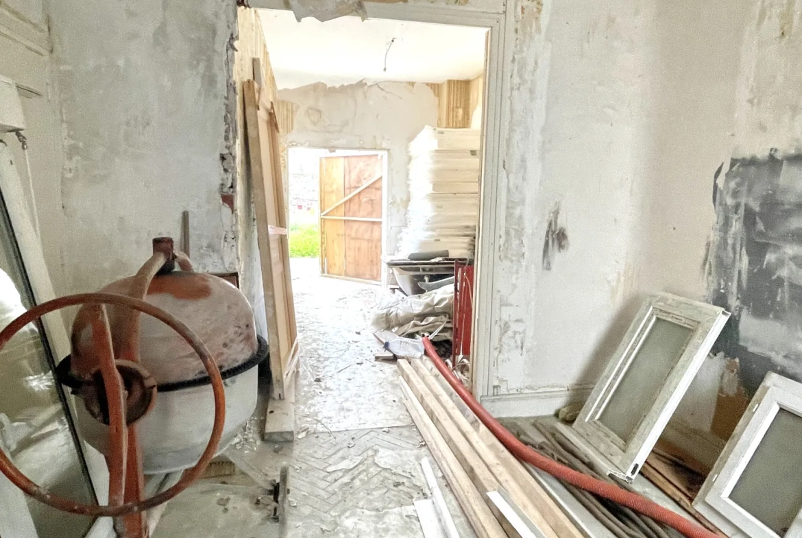 Immeuble à rénover en centre-ville de Saint Quentin - Opportunité d'investissement 