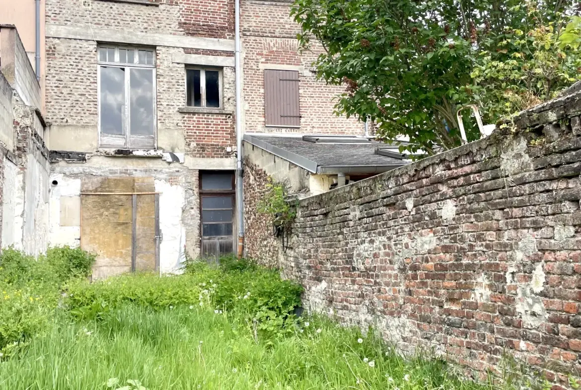 Immeuble à rénover en centre-ville de Saint Quentin - Opportunité d'investissement 