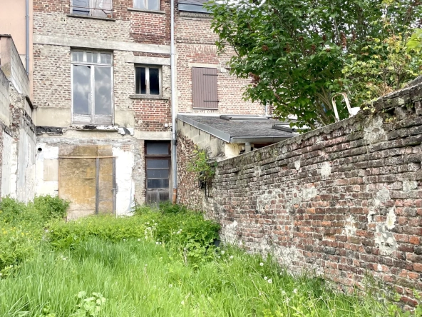 Immeuble à rénover en centre-ville de Saint Quentin - Opportunité d'investissement