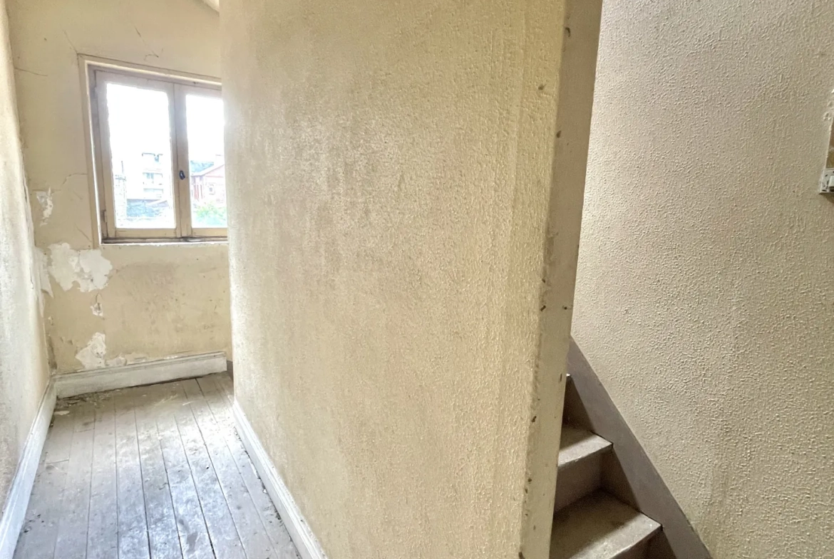 Immeuble à rénover en centre-ville de Saint Quentin - Opportunité d'investissement 