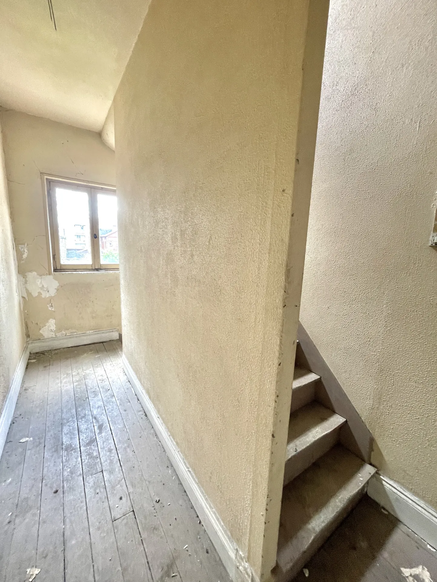 Immeuble à rénover en centre-ville de Saint Quentin - Opportunité d'investissement 