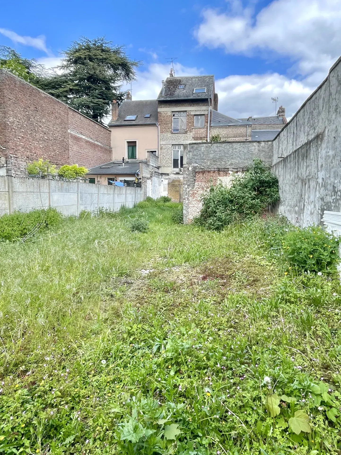 Immeuble à rénover en centre-ville de Saint Quentin - Opportunité d'investissement 