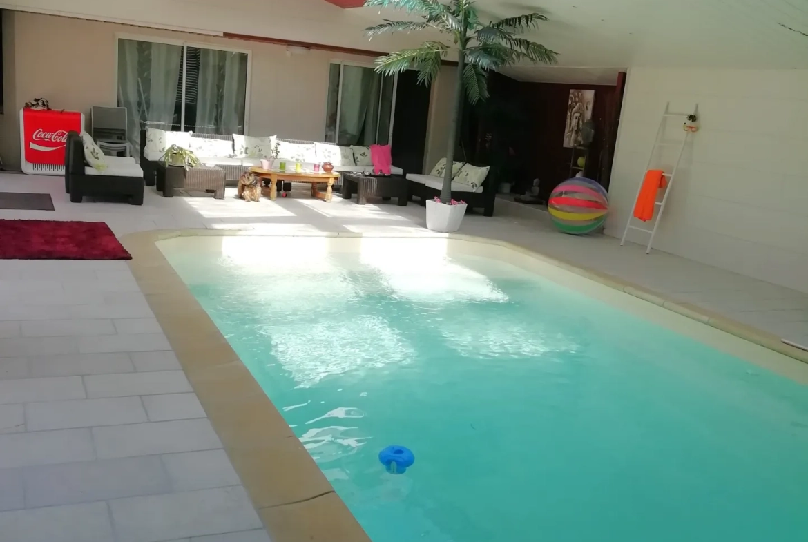 Belle maison anglo-normande avec piscine et vue sur la Seine à Arelau­ne-en-Seine 