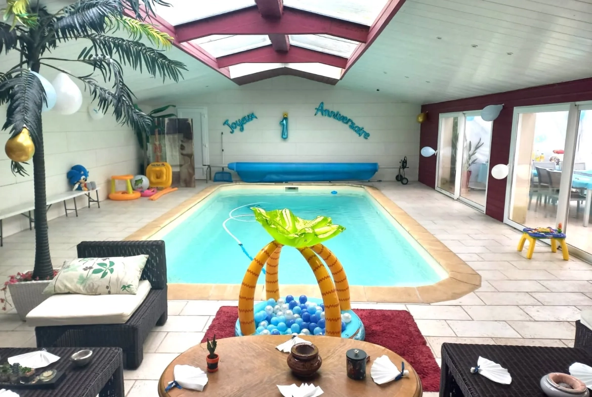 Belle maison anglo-normande avec piscine et vue sur la Seine à Arelau­ne-en-Seine 