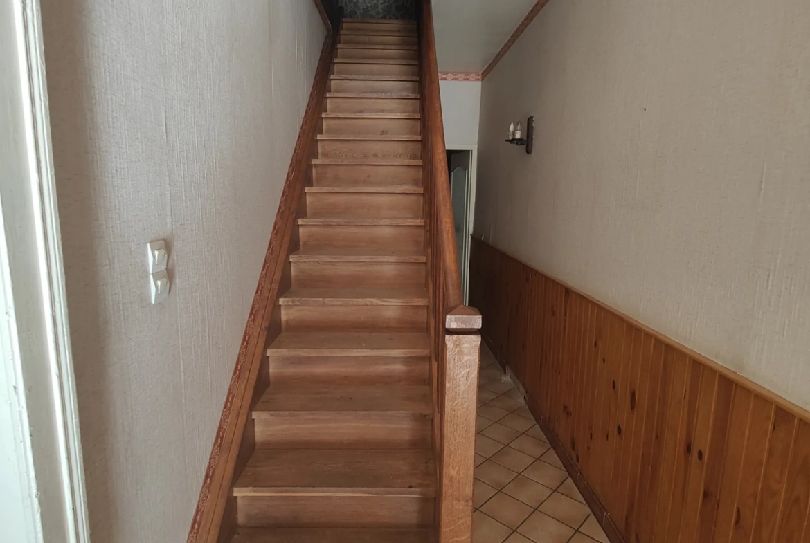 Maison spacieuse avec grand potentiel à Bonzee proche de Fresnes 