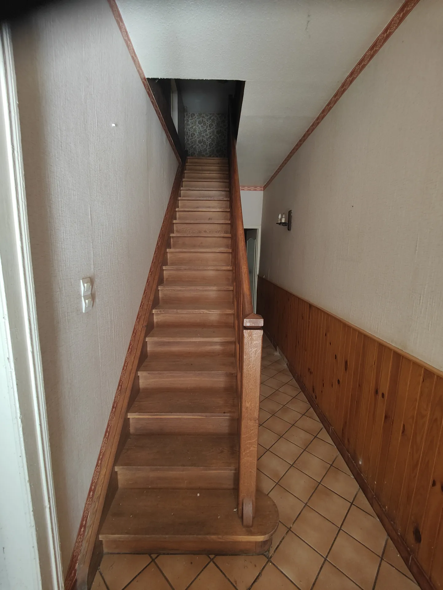 Maison spacieuse avec grand potentiel à Bonzee proche de Fresnes 