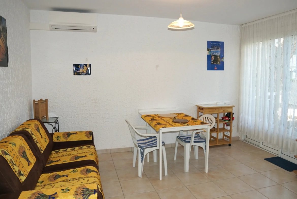 Appartement 2 pièces avec terrasse, cave et parking à Cavalaire-sur-Mer 