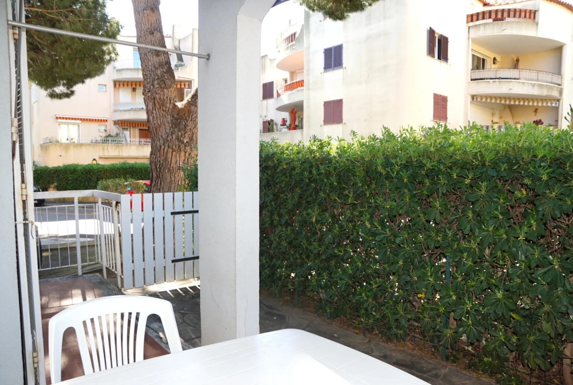 Appartement 2 pièces avec terrasse, cave et parking à Cavalaire-sur-Mer 
