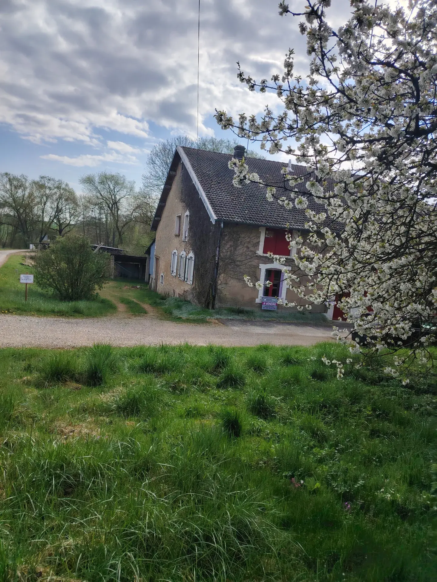 Maison spacieuse avec grand potentiel à Bonzee proche de Fresnes 