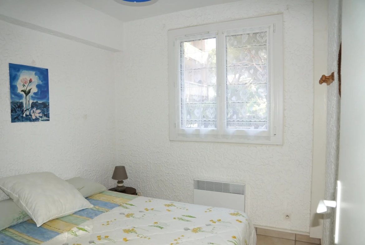 Appartement 2 pièces avec terrasse, cave et parking à Cavalaire-sur-Mer 