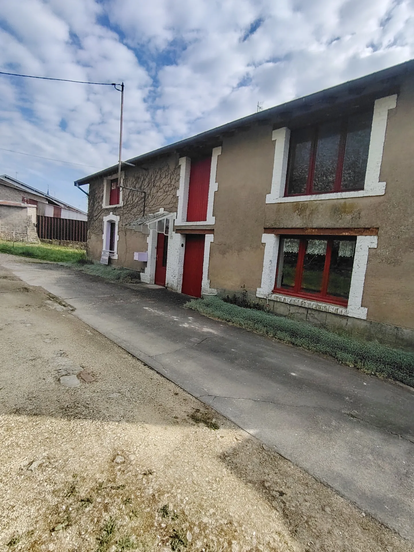 Maison spacieuse avec grand potentiel à Bonzee proche de Fresnes 