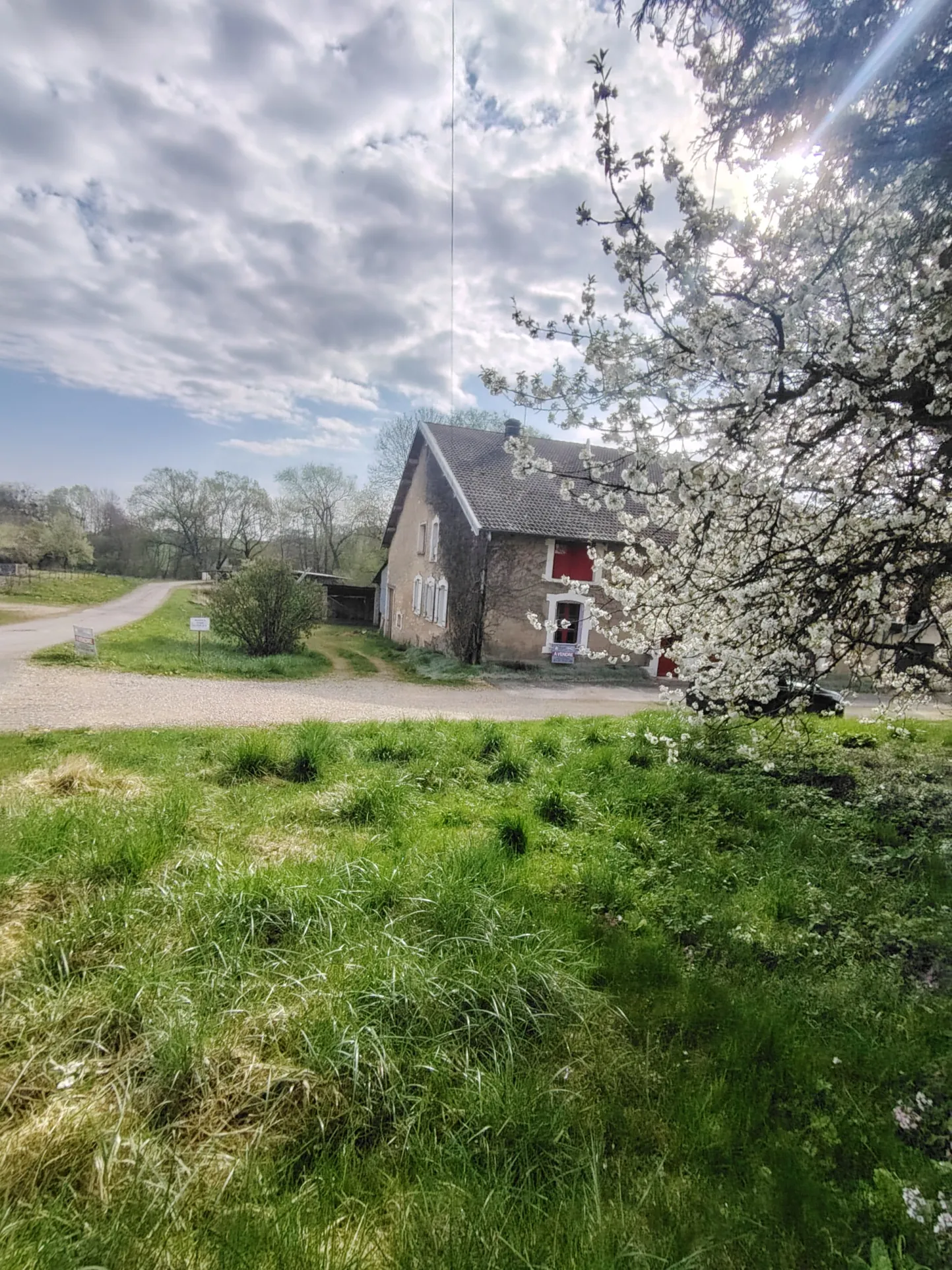 Maison spacieuse avec grand potentiel à Bonzee proche de Fresnes 