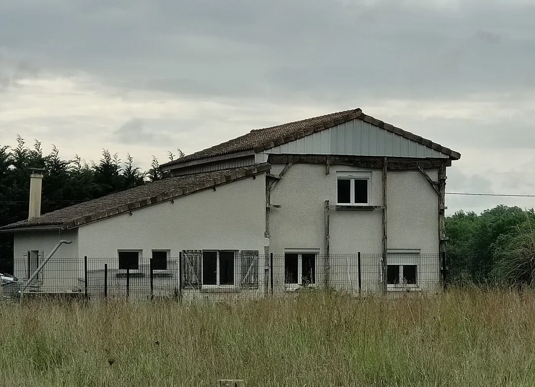 Belle maison de campagne à Aillas avec grand terrain et 4 chambres 