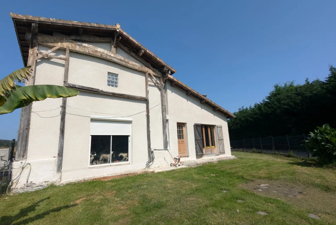 Belle maison de campagne à Aillas avec grand terrain et 4 chambres 